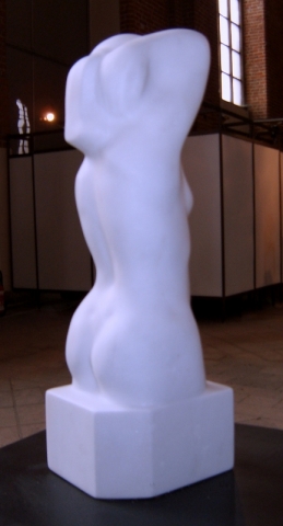  «Meitene Baltā»  2010.marmors,15*15*52cm